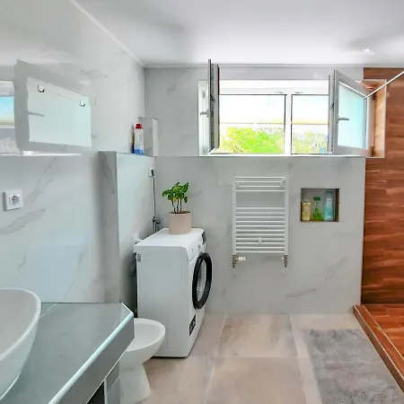 Apartment Deerwood-2-storey Garden With Castle View Balcony