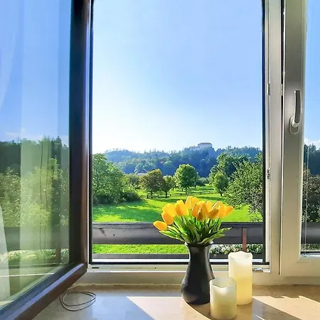 Deerwood-2-storey Garden With Castle View Balcony