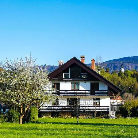 Deerwood-2-storey Garden With Castle View Balcony