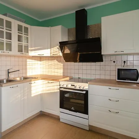 Deerwood-2-storey Garden With Castle View Balcony
