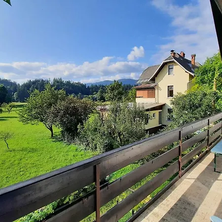 Deerwood-2-storey Garden With Castle View Balcony Appartement