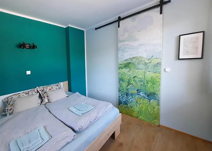 Deerwood-2-storey Garden With Castle View Balcony *