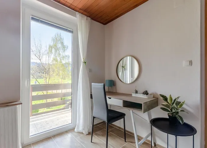 דירה Deerwood-2-storey Garden With Castle View Balcony *