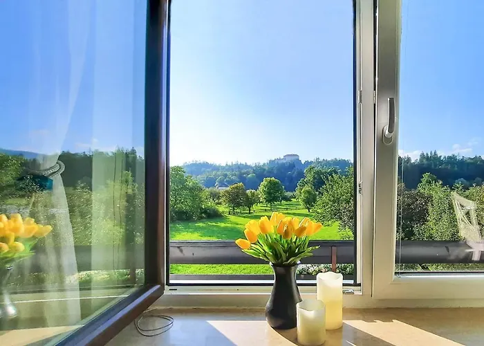 Deerwood-2-storey Garden With Castle View Balcony