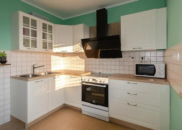 Deerwood-2-storey Garden With Castle View Balcony