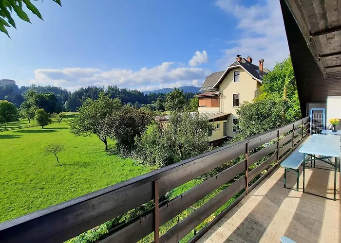 Deerwood-2-storey Garden With Castle View Balcony Apartment