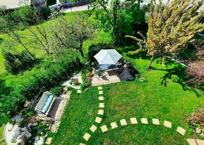 Deerwood-2-storey Garden With Castle View Balcony דירה