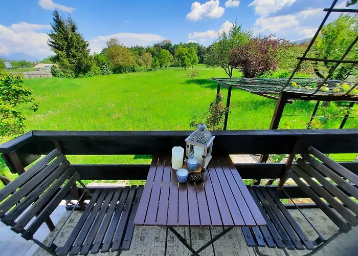 דירה Deerwood-2-storey Garden With Castle View Balcony